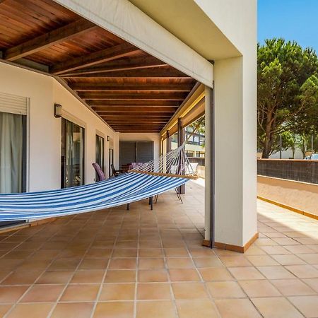 Wonderful Flat W/ Big Patio By Lovelystay Lagos Bagian luar foto
